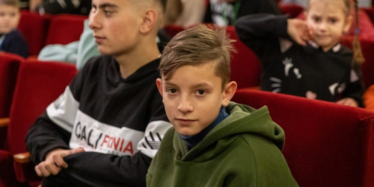 Дітки Тернопільщини змогли побачити Миколая та отримати гостинці