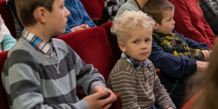 Дітки Тернопільщини змогли побачити Миколая та отримати гостинці