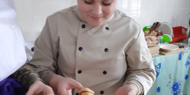 Тернопільські курсанти випікають солодощі для ЗСУ