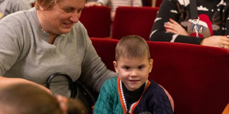 Дітки Тернопільщини змогли побачити Миколая та отримати гостинці