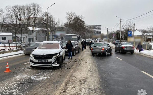 У Тернополі не розминулися 4 автівки