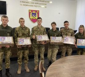 Тернопільські курсанти випікають солодощі для ЗСУ