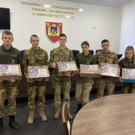 Тернопільські курсанти випікають солодощі для ЗСУ