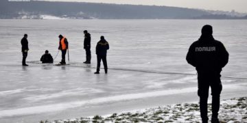 У центрі Тернополя люди ризикують життям задля розваги