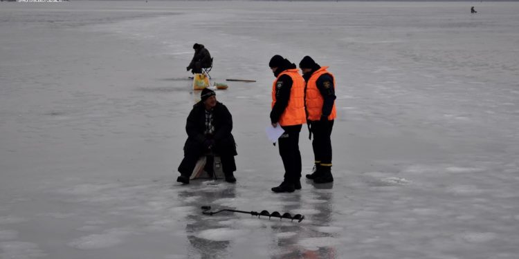 У центрі Тернополя люди ризикують життям задля розваги