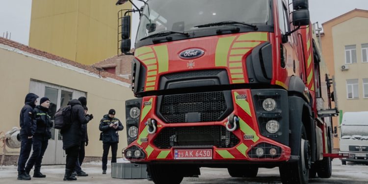 Рятувальники Тернополя отримали сучасні пожежні автомобілі