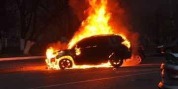 У Тернополі вщент згоріла дорога іномарка