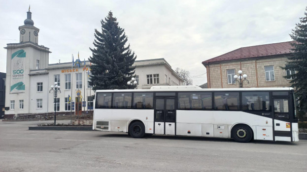 Французька транспортна компанія передала автобус для громади на Тернопільщині