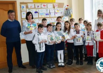 Дітки з Тернопільщини передали гостинці для наших воїнів