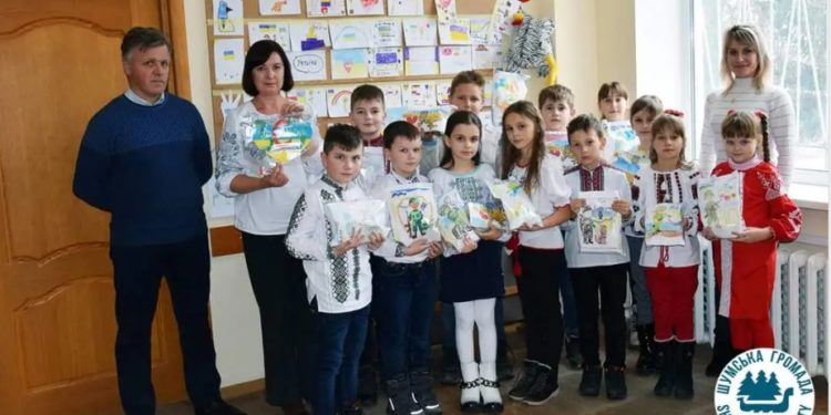 Дітки з Тернопільщини передали гостинці для наших воїнів