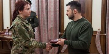 Хто і чому травить Тернопільську “Пташку” з “Азовсталі”