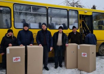 Лікарні і школи Тернопільщини отримали обладнання від благодійників