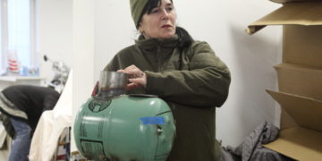 Тернопільська волонтерка Любов Кузів вже вісім років піклується про українських воїнів