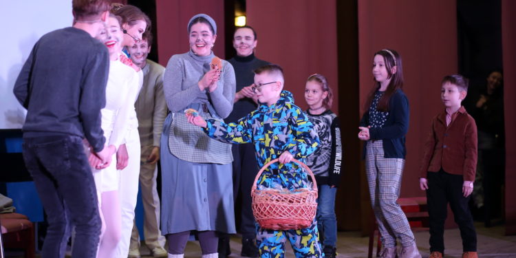 Тернопільські студенти зробили свято для юних переселенців