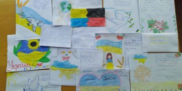 У Тернополі дітки писали листи нашим захисникам