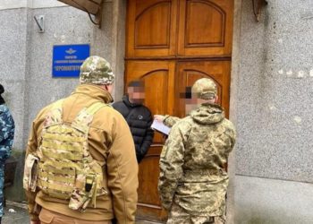 СБУ затримала автоперевізника, який надав автобуси для перевезення окупантів з Криму до Херсону