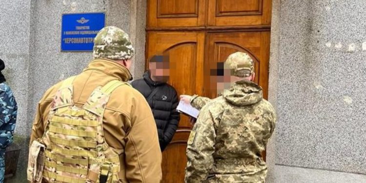 СБУ затримала автоперевізника, який надав автобуси для перевезення окупантів з Криму до Херсону