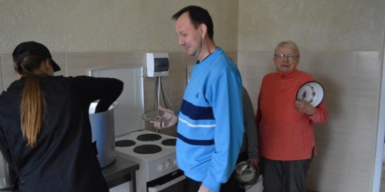 У селі Пишківці на Тернопільщині для внутрішньо-переміщених осіб діє соціальна кухня