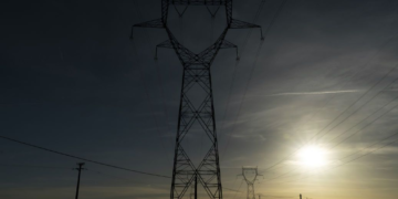 Тернополяни добилися вимкнення світла у сусідів