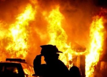 У Тернополі змусили вийти на вулицю всіх жителів багатоповерхівки