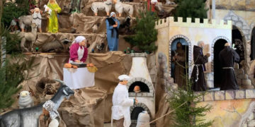 В Тернополі завершують встановлення найбільшої шопки країни