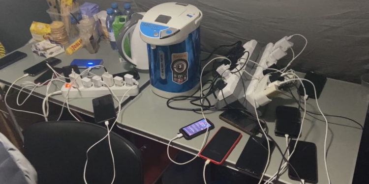 Начальник Тeрнопільcької ОВА проcить людeй зарядити гаджeти, бо cвітла можe нe бути довго