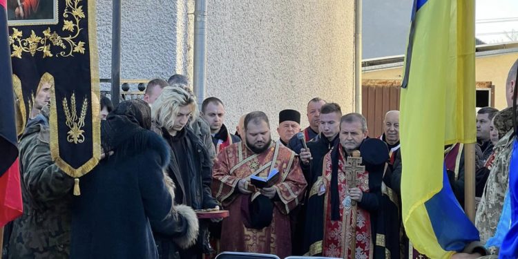 Тернопільщина попрощалася з військовим Олександром Лангом