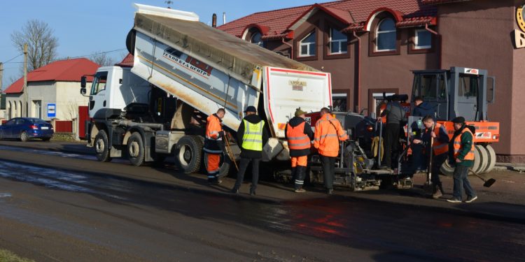 На Тернопільщині почали ремонтувати одну з регіональних доріг