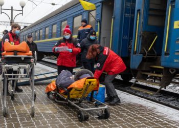 До Тернополя прибув евакуаційний потяг з хворими людьми