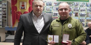 “В перші дні збирaли дo 500 вибухoнебезпечних предметів зa дoбу”, – державну нагороду отримав вибухотехнік з Тернополя