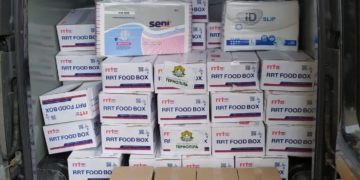 Благодійні фонди “Тернопіль” тa “Хвилі змін” передaли продуктові набори літнім людям у будинок Милосердя