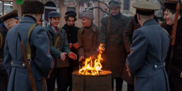 На Тернопільщині провели смолоскипну ходу, в якій взяли участь десятки дітей