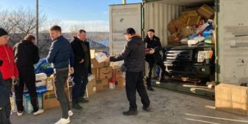 Автомобілі, квадроцикли та амуніцію: тернопільські волонтери отримали допомогу з США