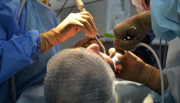 Тернопільські стоматологи полікували понад 400 військових на бойових позиціях