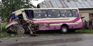 Рейсовий автобус потрапив в аварію поблизу Тернополя