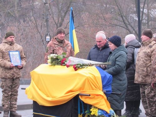 Від ракетного удару обірвалося молоде життя: на Тернопільщині поховали Героя