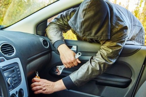 На Тернопільщині злодії серед білого дня викрали понад тисячу доларів