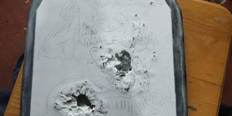 Тернопільський художник намалював ікони на бронеплитах, які подарували президентам союзних країн