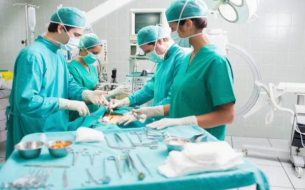 Вперше на Тернопільщині лікарі виконали надскладну операцію на мозку