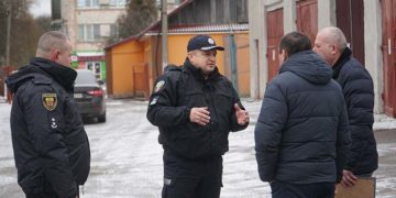 Громада з Тернопільщини передала автомобіль для наших військових