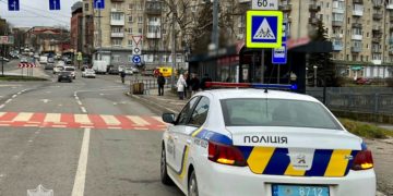 Поліцейські Тернополя закликають водіїв буди уважними, у місті встановили незвичні дорожні знаки