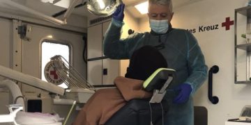 Тернопільські стоматологи лікують військових на фронті