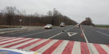 На Тернопільщині під колеса авто потрапило двоє пішоходів