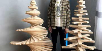 Дизайнер з Тернополя створив екологічну ялинку-трансформер