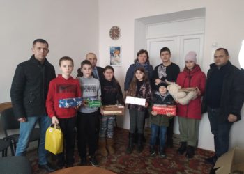 Учні ліцею на Тернопільщині отримали подарунки від «Української команди»