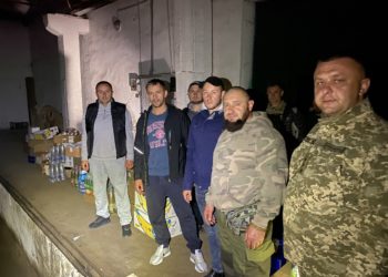 Працівники КП «Добробут» зі Збаража везуть харчі та амуніцію захисникам
