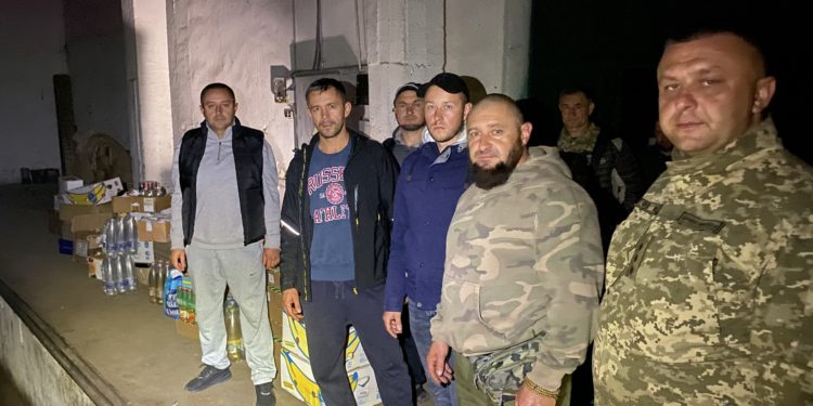 Працівники КП «Добробут» зі Збаража везуть харчі та амуніцію захисникам