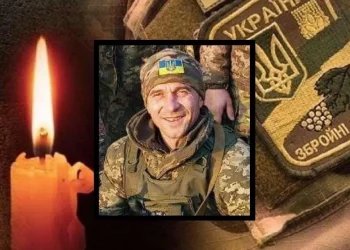 Двоє дітей залишилися без батька: на Тернопільщині попрощалися з військовим Іваном Морозом