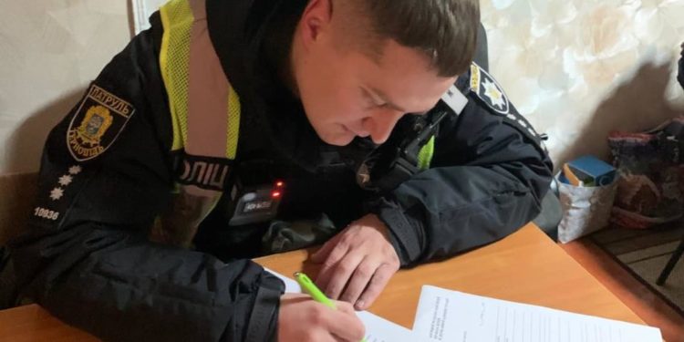 У Тернополі співмешканець матері жорстоко знущався над маленьким хлопчиком