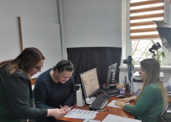 Жителька Тернопільщини  вперше отримала паспорт в 61 рік